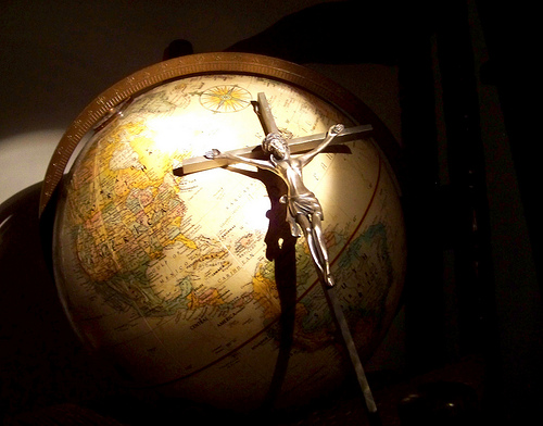 Deus realiza a Sua vontade para o rumo da História utilizando dos seus servos, através da Providência e dos dons e graças que dá a eles; eles, então, concretizam a Divina Vontade na História da Humanidade... Deus realiza a Sua vontade para o rumo da História utilizando dos seus servos, através da Providência e dos dons e graças que dá a eles; eles, então, concretizam a Divina Vontade na História da Humanidade...