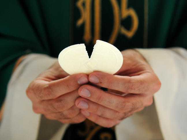Comungar em pecado mortal é Sacrilégio. É uma Traição de Judas! Comungar em pecado mortal é Sacrilégio. É uma Traição de Judas!