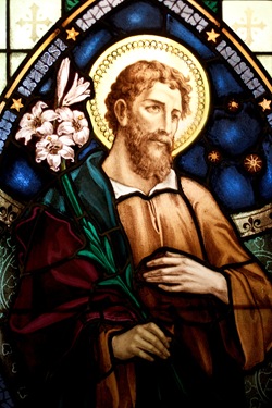 São José, por ser pai de Nosso Senhor na terra, teve privilégios, dons e virtudes maiores que todos os outros santos. São José, por ser pai de Nosso Senhor na terra, teve privilégios, dons e virtudes maiores que todos os outros santos.