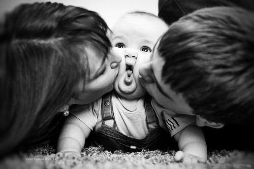 Todas as famílias são sagradas... Por isso elas só podem nascer da união de um homem com uma mulher!