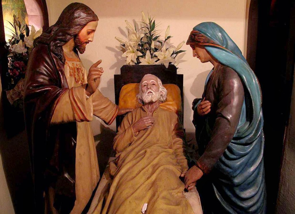 Estas belíssimas imagens retratam a morte de São José, que foi a melhor possível: acompanhado de Nosso Senhor e Nossa Senhora.