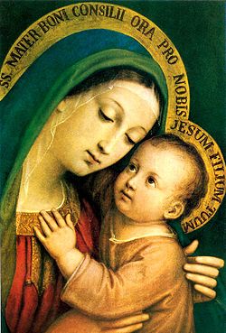 Maria Santíssima segurando ternamente o Menino Jesus.